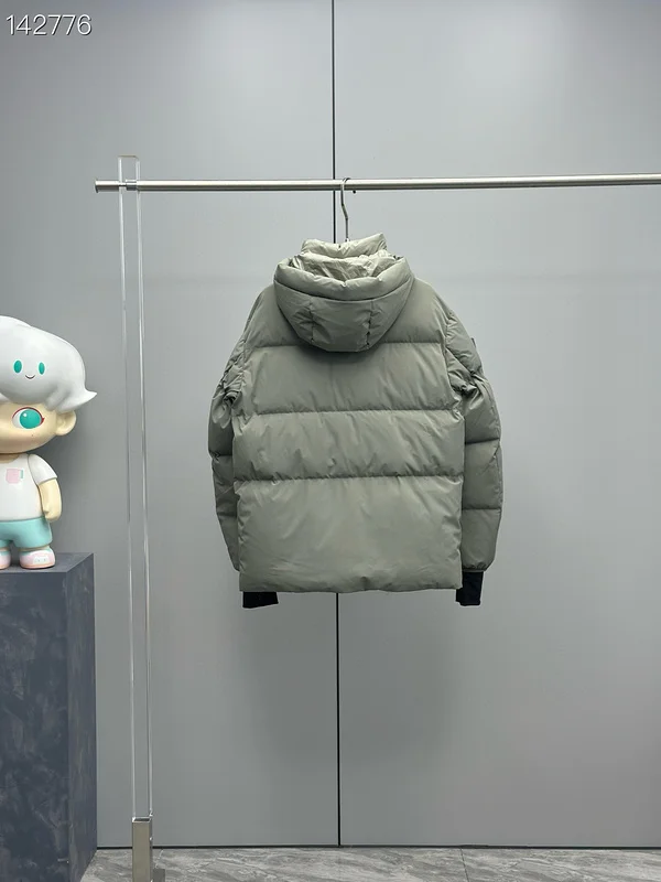 Moncler sz1-5 26yr243 (3)